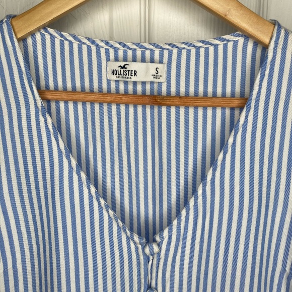 HOLLISTER Blue & White Stripe Button Crop Top - Picture 3 of 7